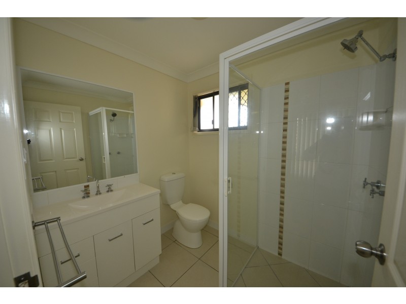 1 Wara Pl, Gracemere QLD 4702