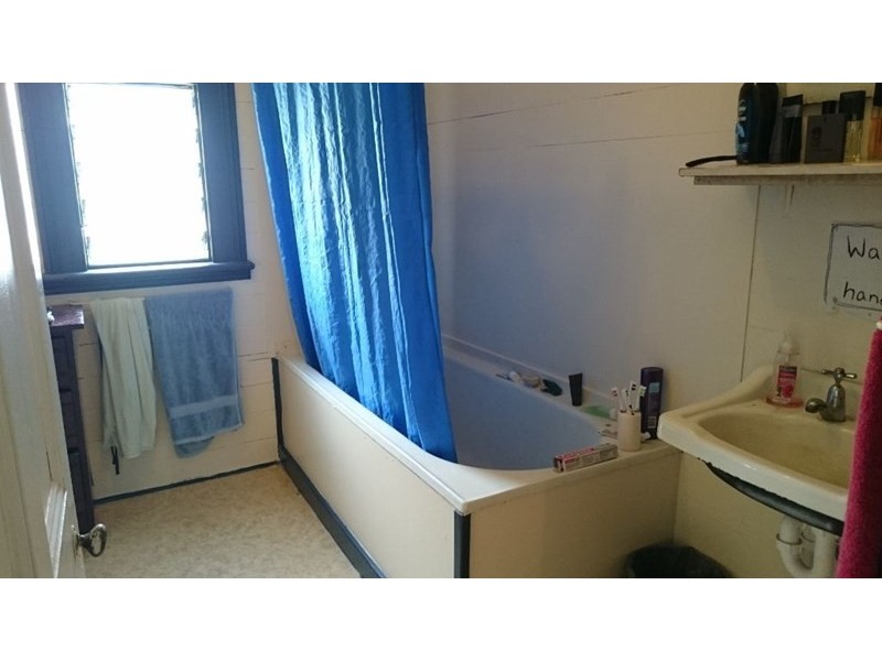 133 East St, Mount Morgan QLD 4714