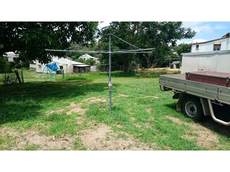 133 East St, Mount Morgan QLD 4714