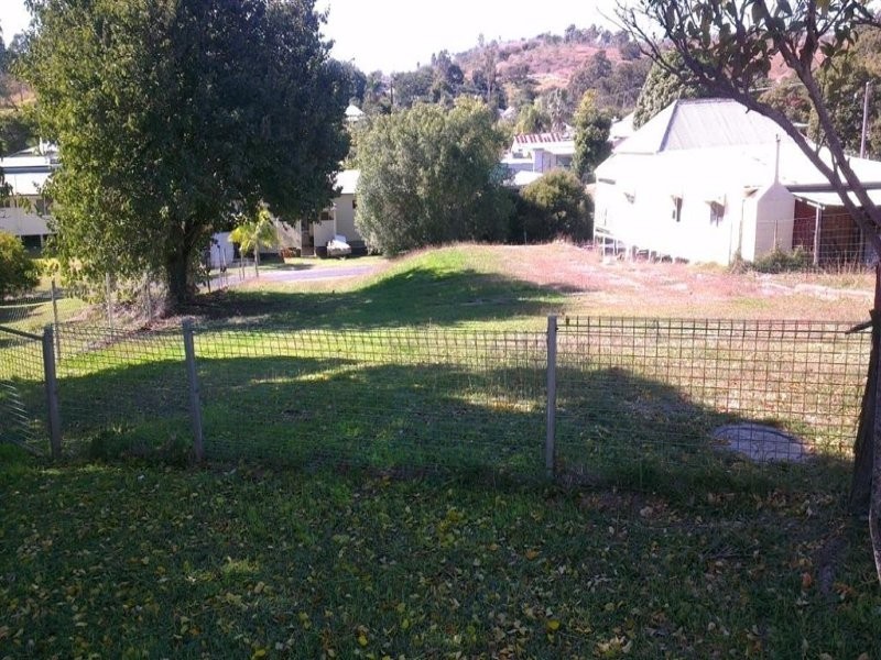 133 East St, Mount Morgan QLD 4714