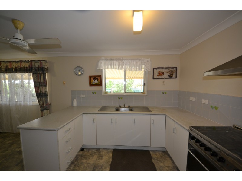 5 Milne Pl, Gracemere QLD 4702