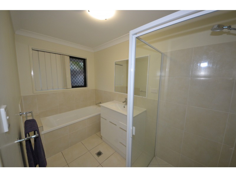 33 Leichhardt Dr, Gracemere QLD 4702