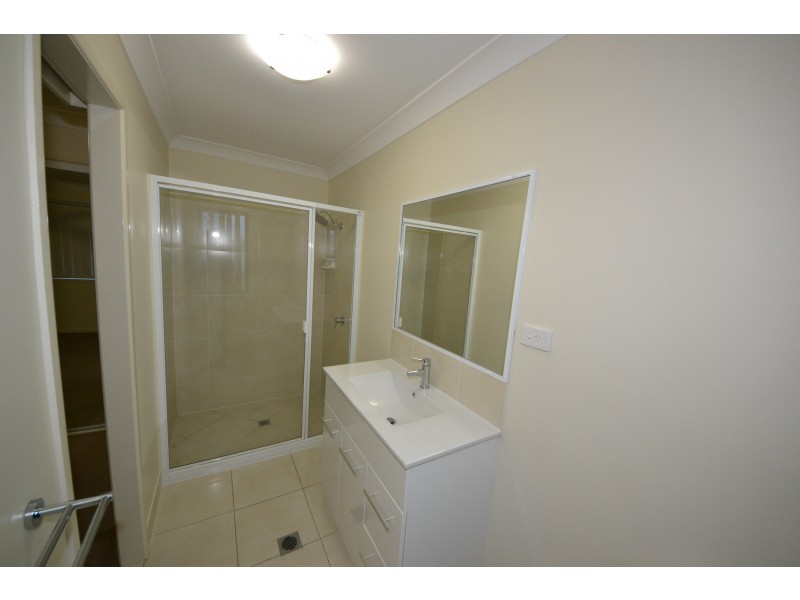33 Leichhardt Dr, Gracemere QLD 4702