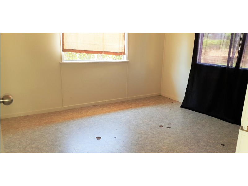 8 Sheil Cres, Mount Morgan QLD 4714