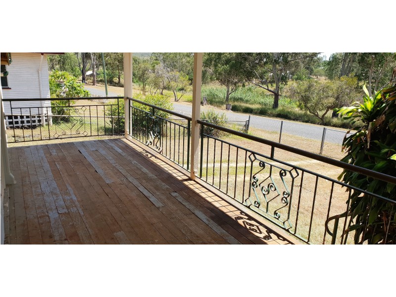 8 Sheil Cres, Mount Morgan QLD 4714