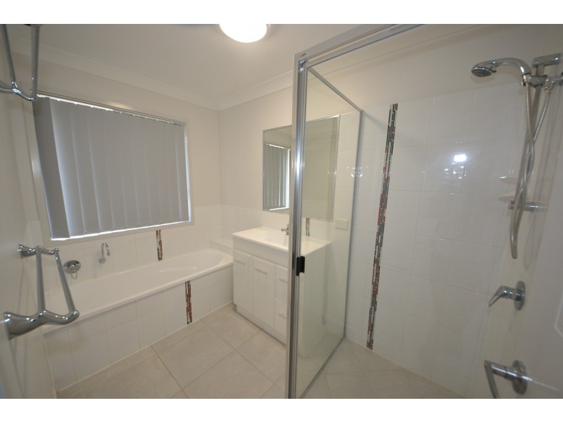 14 Premier Ct, Gracemere QLD 4702