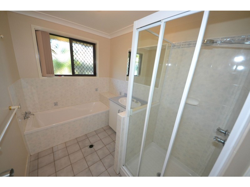 8 Lamb Avenue, Gracemere QLD 4702