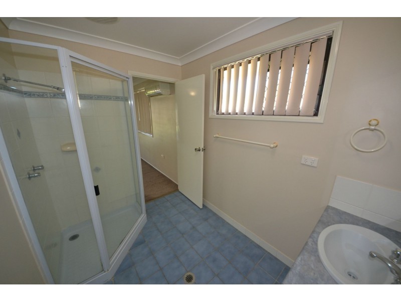 8 Lamb Avenue, Gracemere QLD 4702