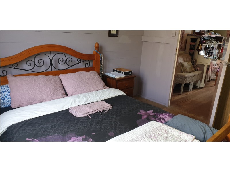 130 East St, Mount Morgan QLD 4714