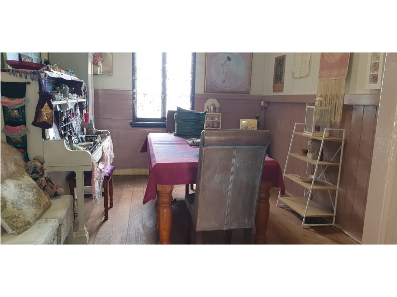 130 East St, Mount Morgan QLD 4714