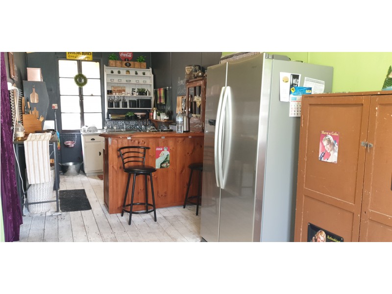 130 East St, Mount Morgan QLD 4714