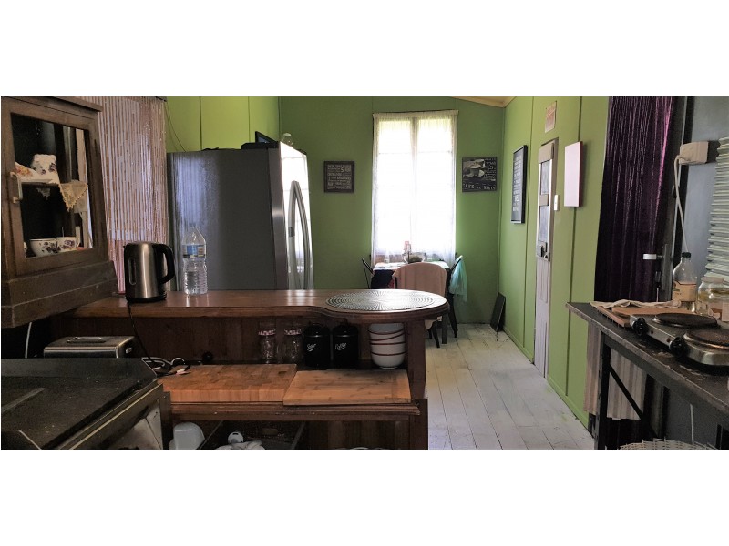 130 East St, Mount Morgan QLD 4714