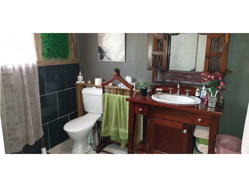 130 East St, Mount Morgan QLD 4714