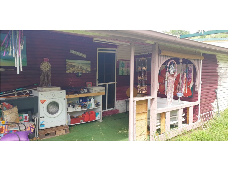 130 East St, Mount Morgan QLD 4714