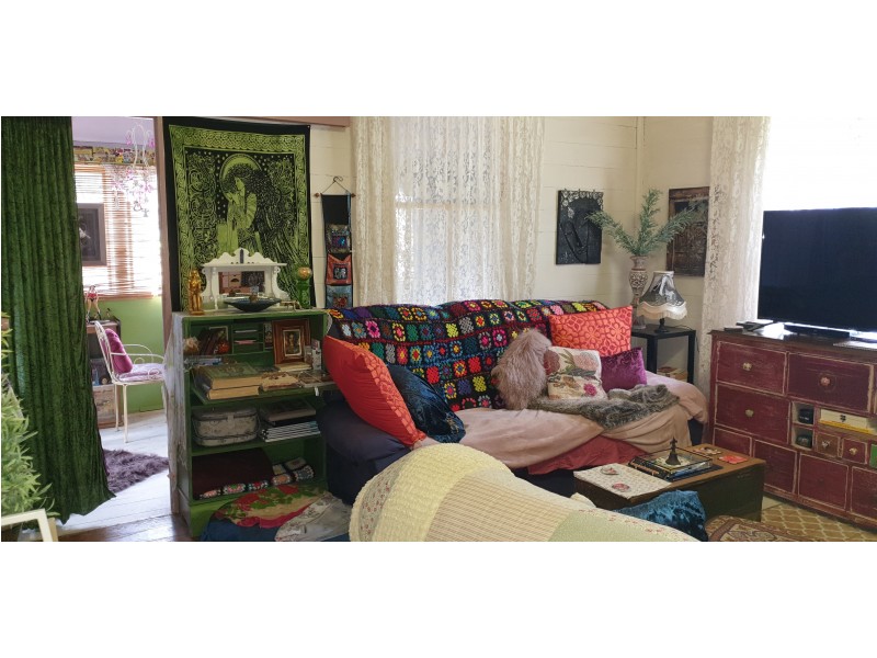 130 East St, Mount Morgan QLD 4714