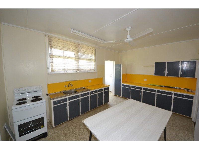 10 Sheil Cres, Mount Morgan QLD 4714