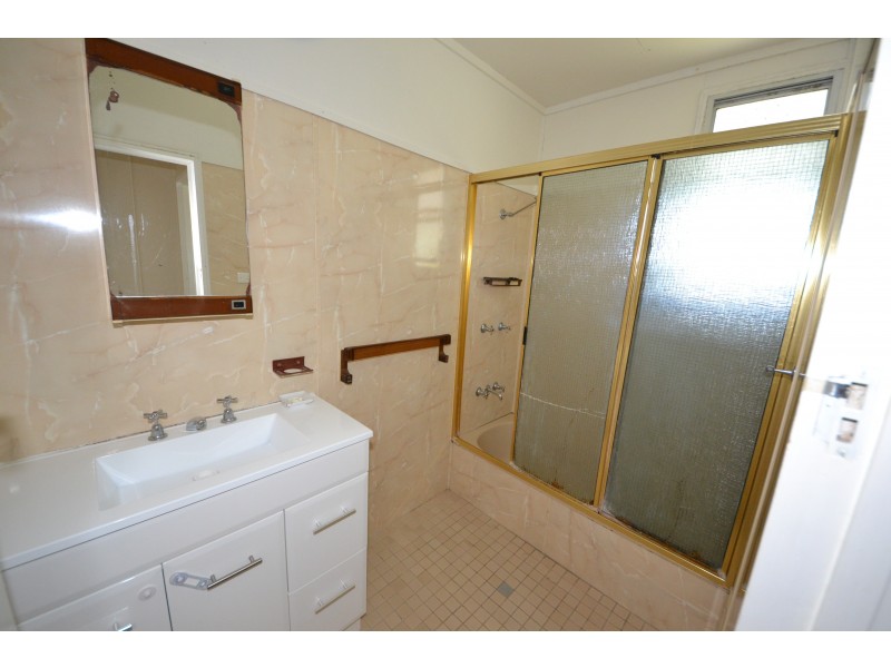 10 Sheil Cres, Mount Morgan QLD 4714