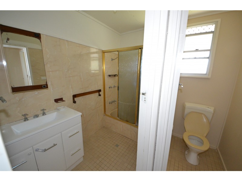 10 Sheil Cres, Mount Morgan QLD 4714