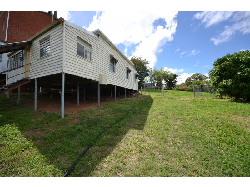 1 Meinberg St, Mount Morgan QLD 4714