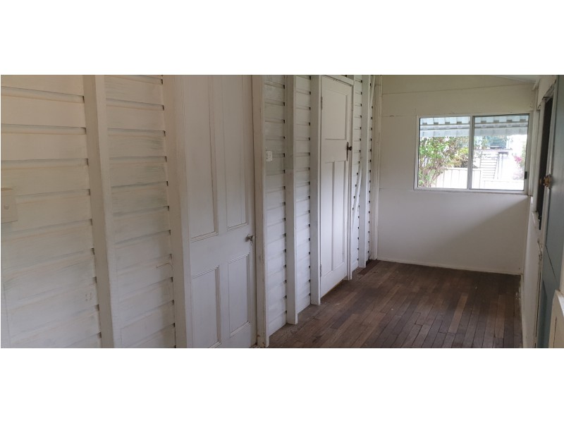 8 Dee Esp, Mount Morgan QLD 4714