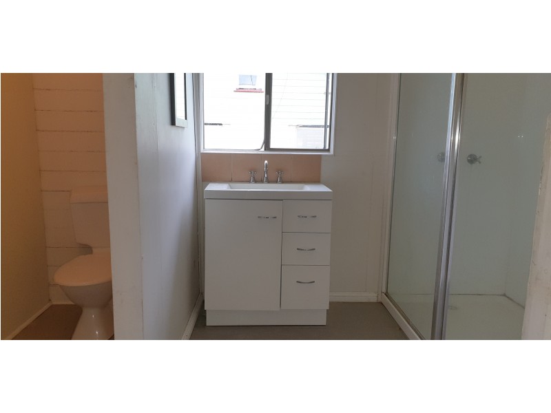 8 Dee Esp, Mount Morgan QLD 4714