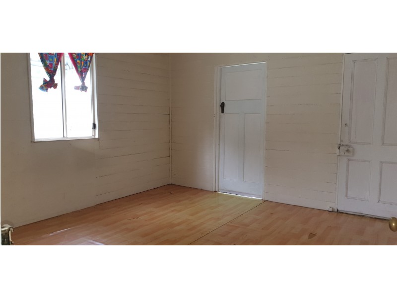 8 Dee Esp, Mount Morgan QLD 4714