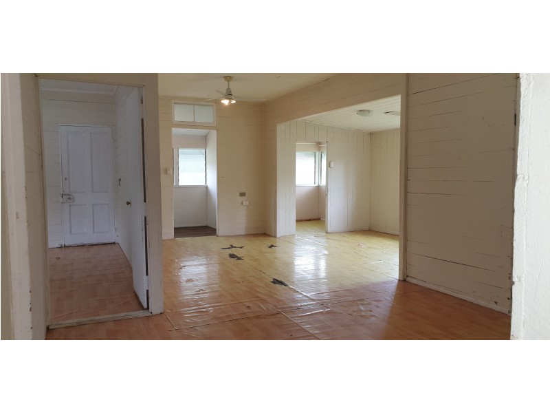 8 Dee Esp, Mount Morgan QLD 4714