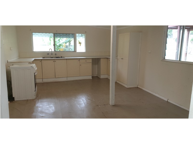 8 Dee Esp, Mount Morgan QLD 4714