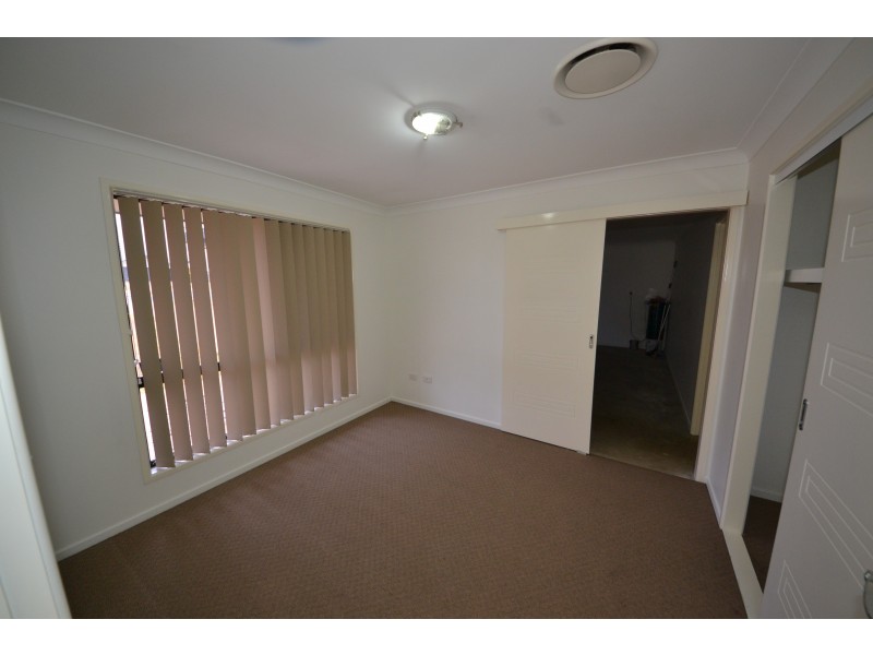 24 Cherryfield Rd, Gracemere QLD 4702