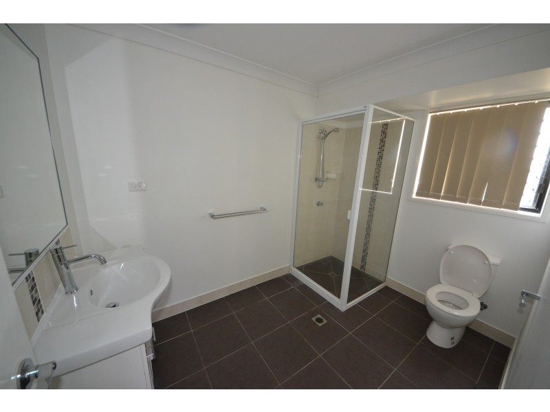 24 Cherryfield Rd, Gracemere QLD 4702