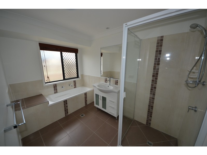 24 Cherryfield Rd, Gracemere QLD 4702