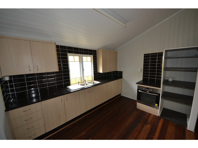 6 North St, Mount Morgan QLD 4714