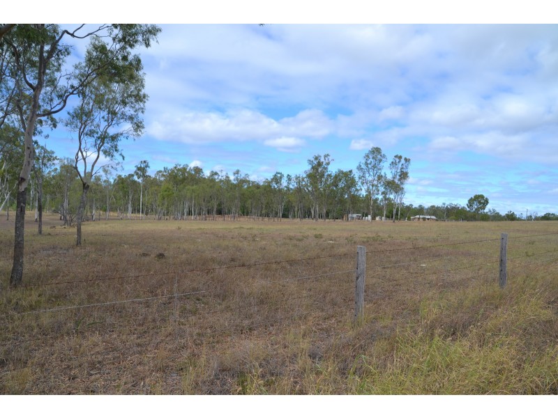 49582 Burnett Highway, Oakey Creek QLD 4714