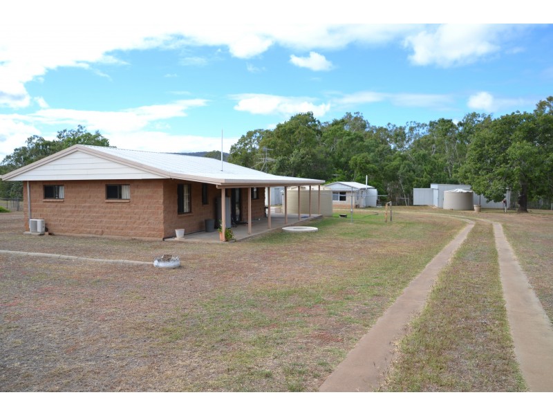 49582 Burnett Highway, Oakey Creek QLD 4714