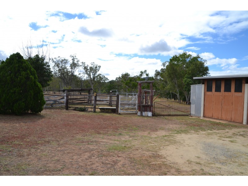 49582 Burnett Highway, Oakey Creek QLD 4714
