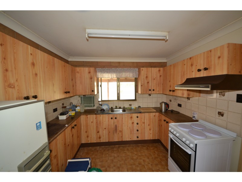 49582 Burnett Highway, Oakey Creek QLD 4714