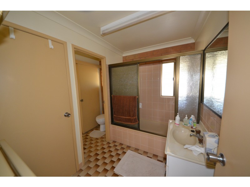 49582 Burnett Highway, Oakey Creek QLD 4714