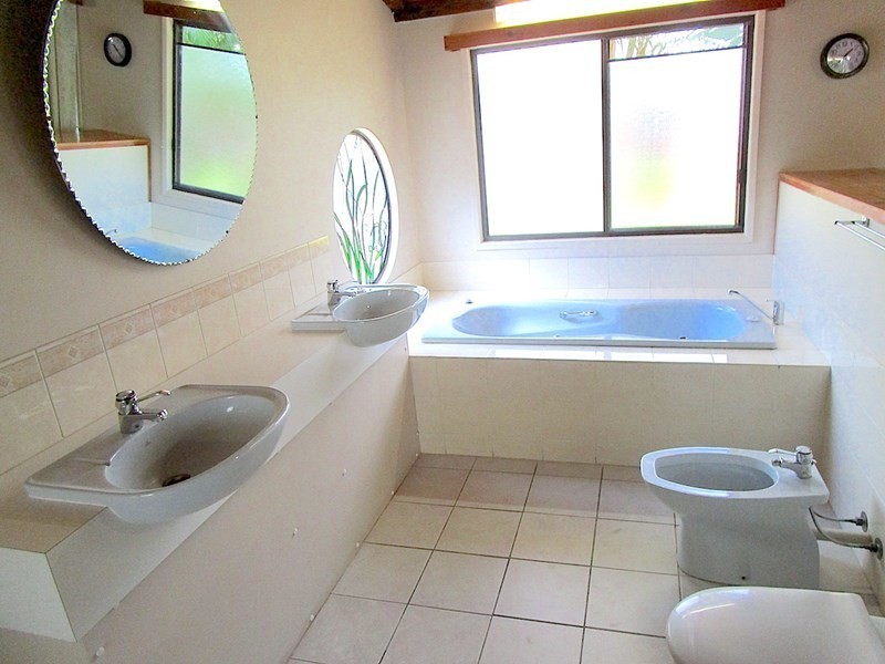 2 Archer Rd, Gracemere QLD 4702