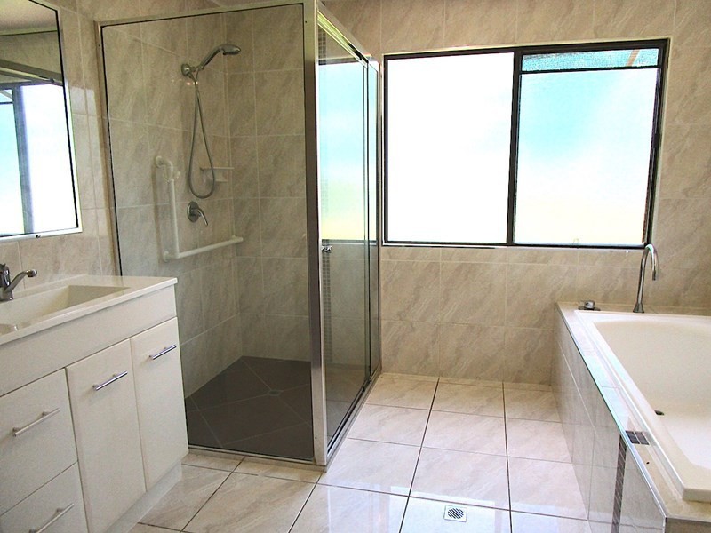 2 Archer Rd, Gracemere QLD 4702