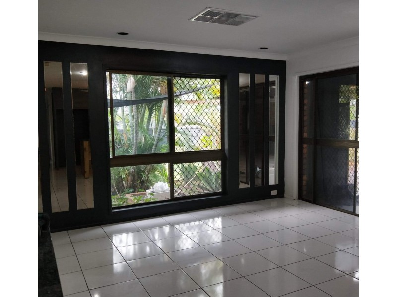 30 Middle Rd, Gracemere QLD 4702