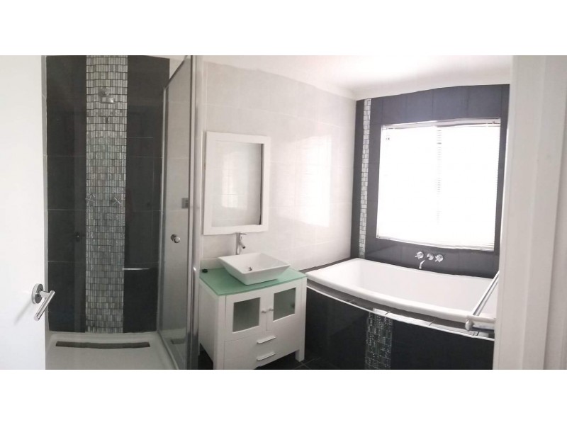 30 Middle Rd, Gracemere QLD 4702