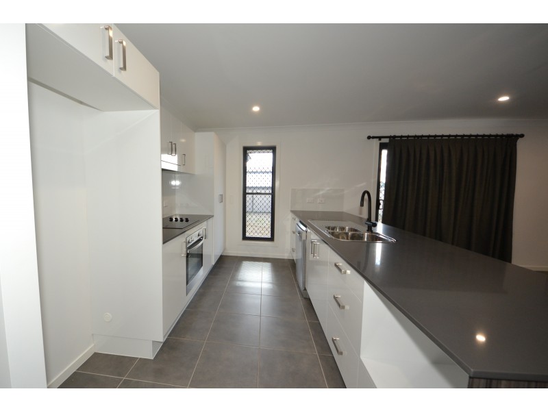 13 Olympic Ave, Gracemere QLD 4702