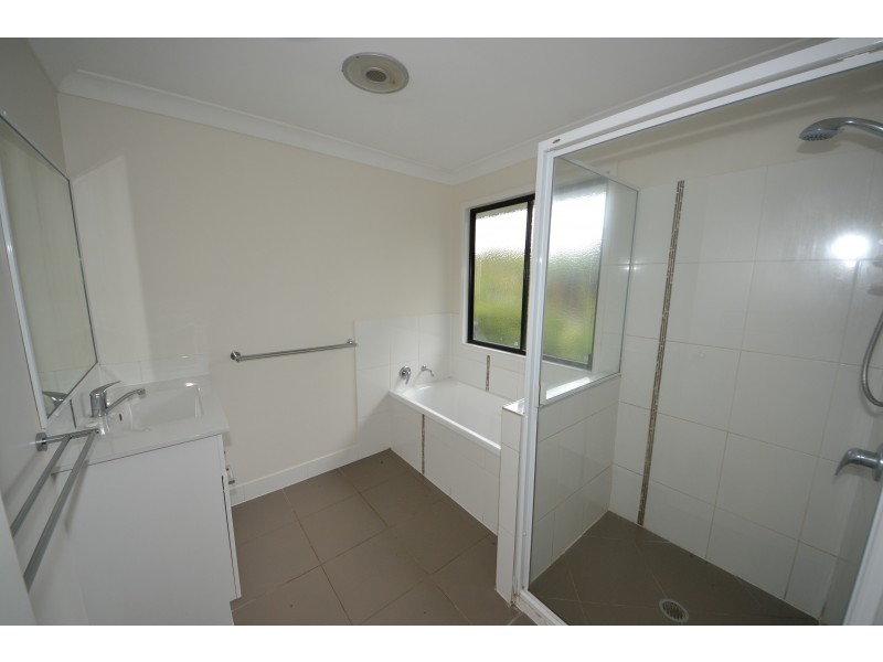 18 Showgrounds Rd, Horse Creek QLD 4714