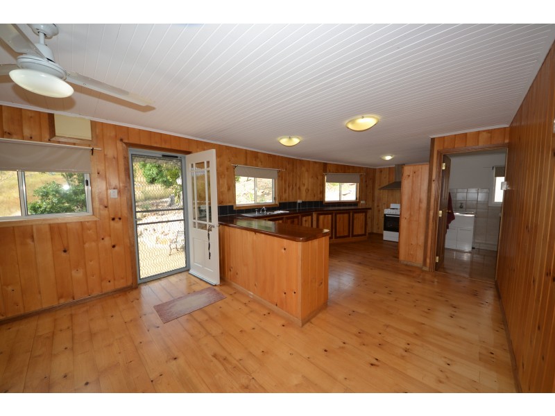 18 William St, Mount Morgan QLD 4714
