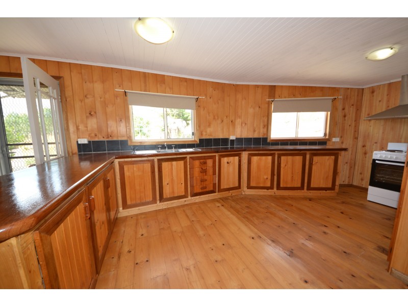 18 William St, Mount Morgan QLD 4714