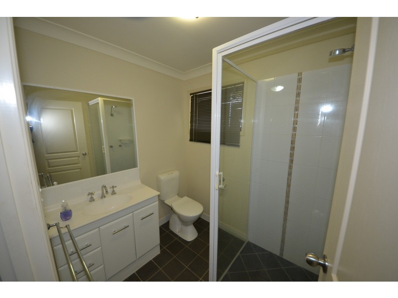 16 Joseph St, Gracemere QLD 4702