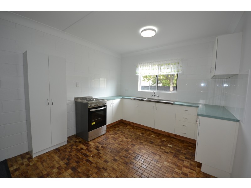 1 And 2/38 Arthur St, Gracemere QLD 4702