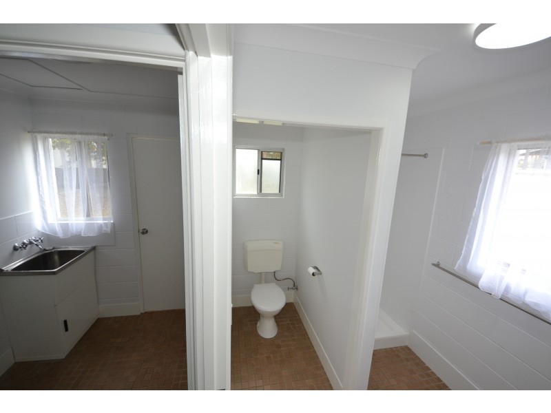 1 And 2/38 Arthur St, Gracemere QLD 4702