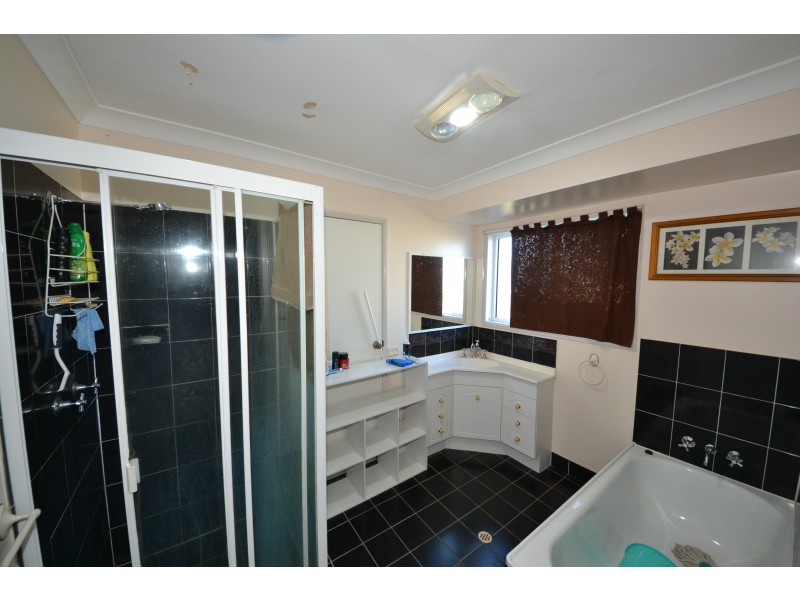 12 Banksia Ct, Gracemere QLD 4702