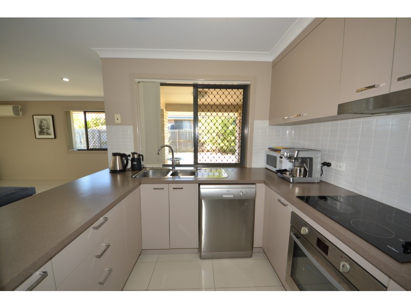 8 Lawson Ct, Gracemere QLD 4702